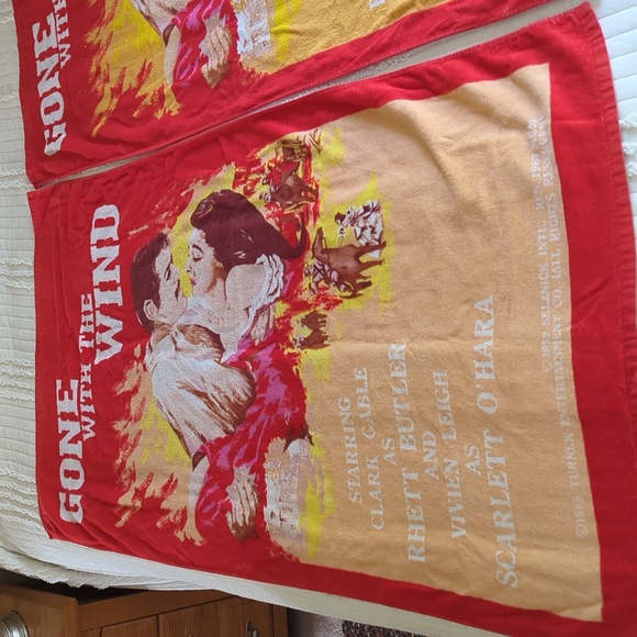 (2) Vintage Gone With the Wind Graphic Beach Bath Towels Red White Collectibles - Picture 2 of 16